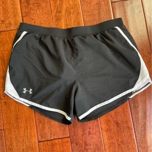 Under armour shorts women’s large black white loose built in brief heat gear